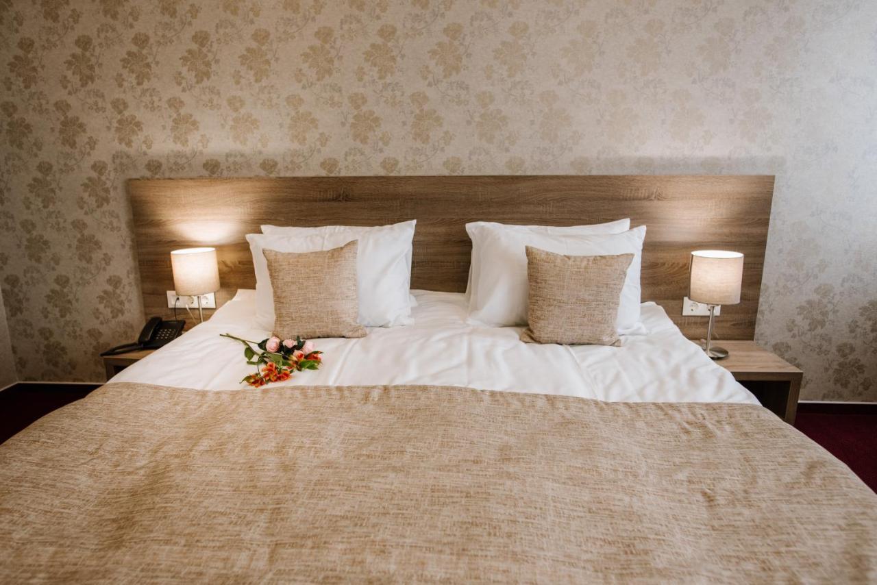 Hotel Alkor Truskavets Bagian luar foto