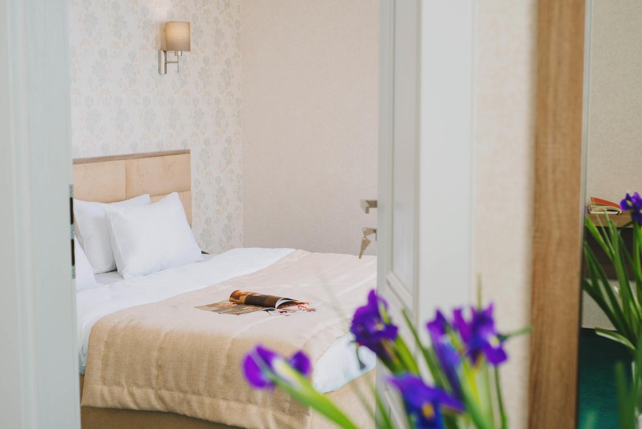 Hotel Alkor Truskavets Bagian luar foto