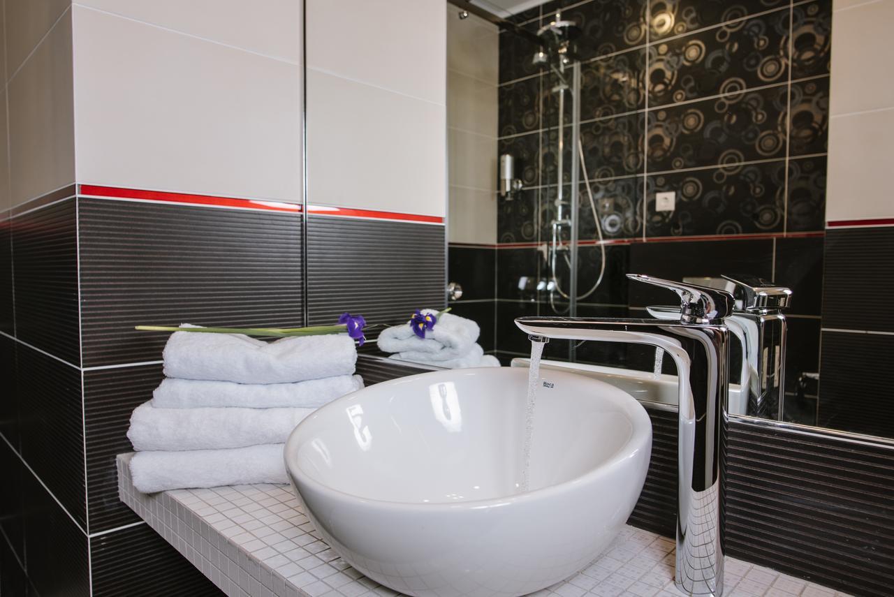 Hotel Alkor Truskavets Bagian luar foto