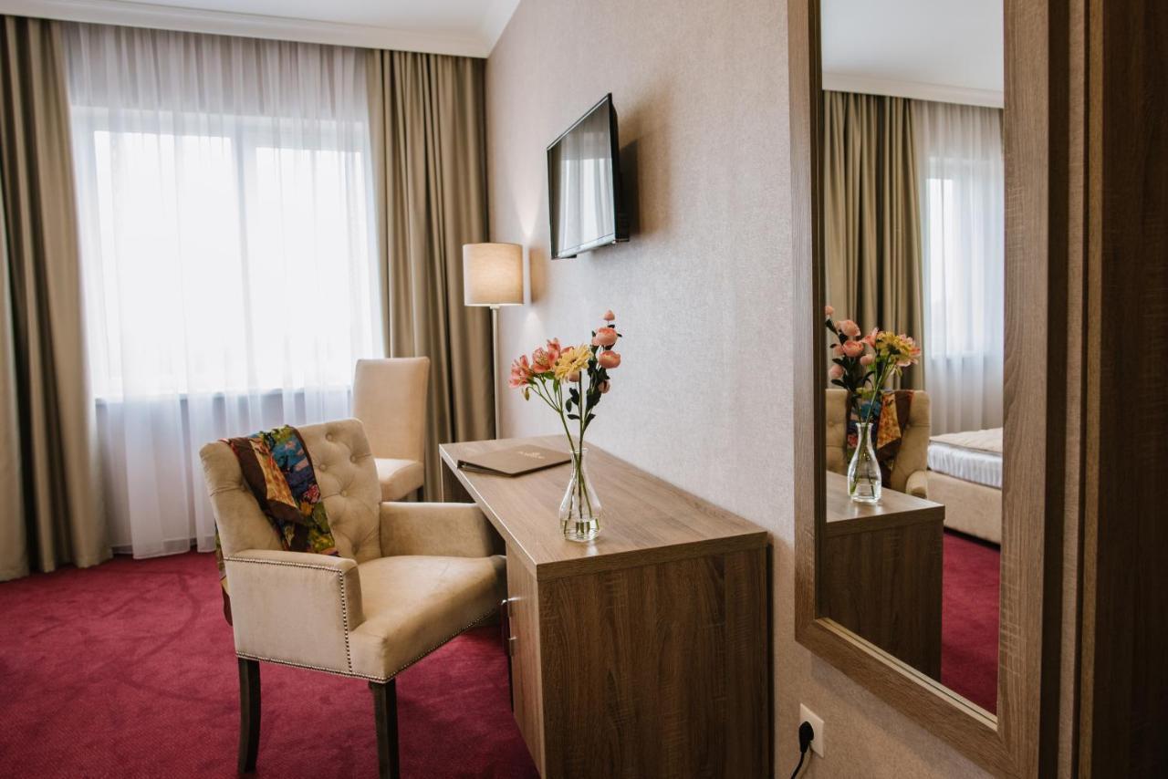Hotel Alkor Truskavets Bagian luar foto
