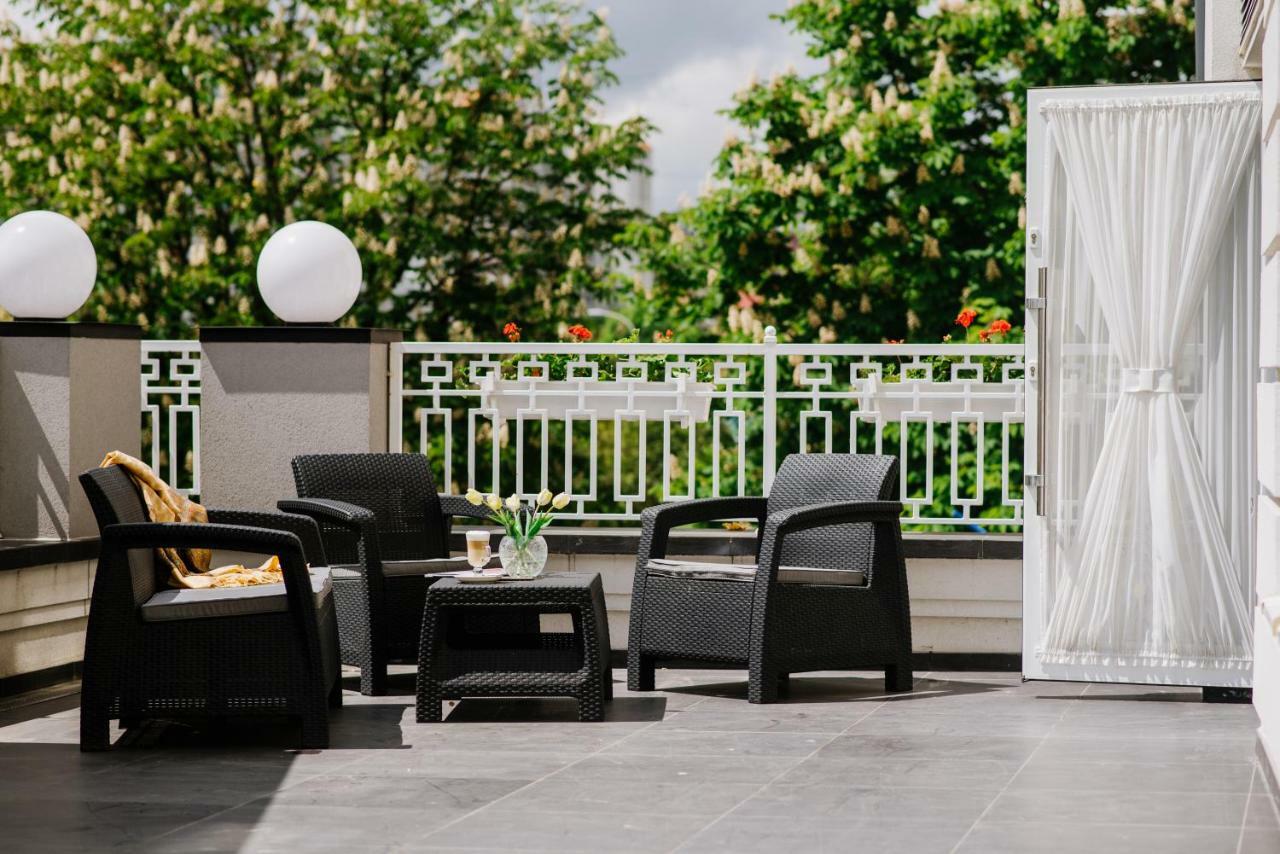 Hotel Alkor Truskavets Bagian luar foto